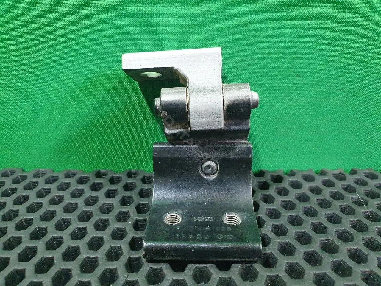 Петля двери 8Z0 833 401 A