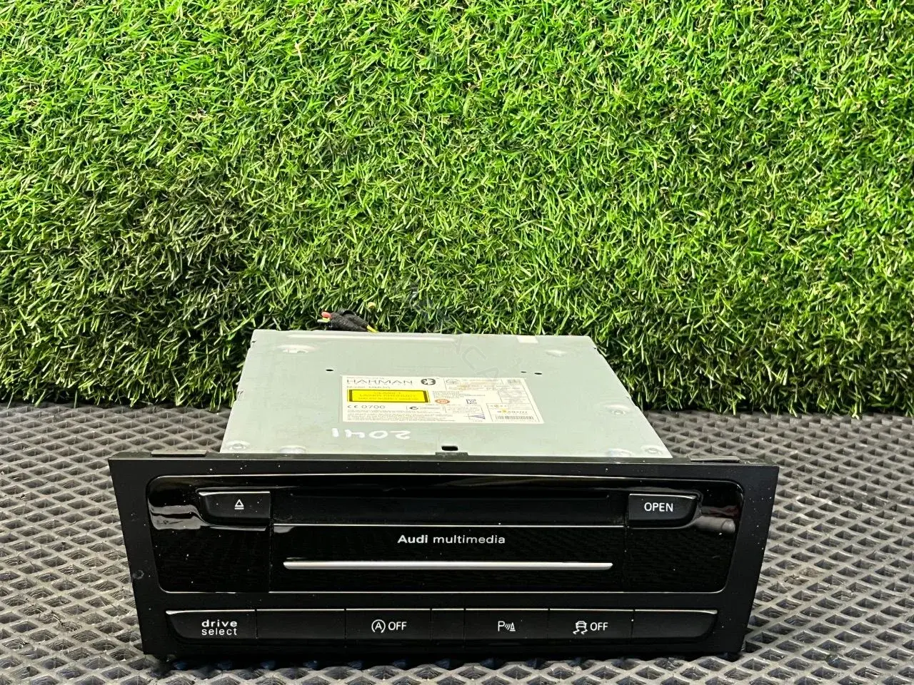 Магнитола 8R1 035 670 J