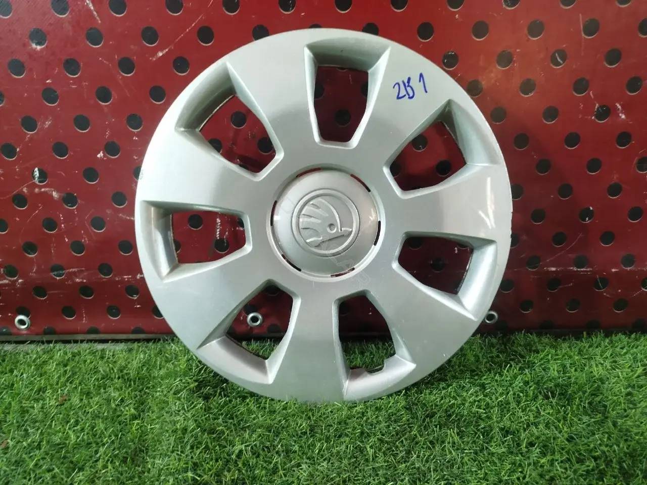 Колпаки на колеса 6V0601147