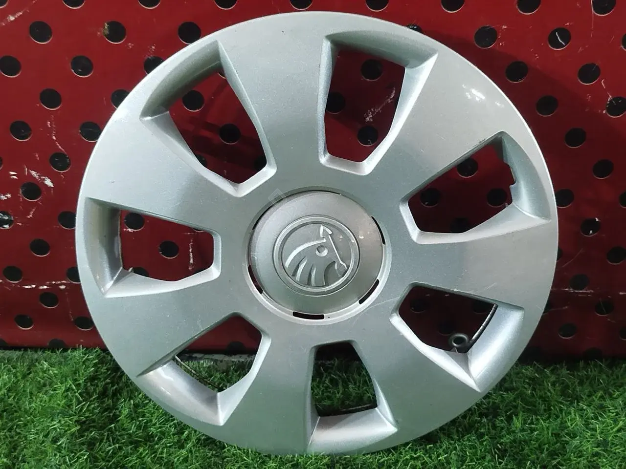 Колпаки на колеса 6V0601147