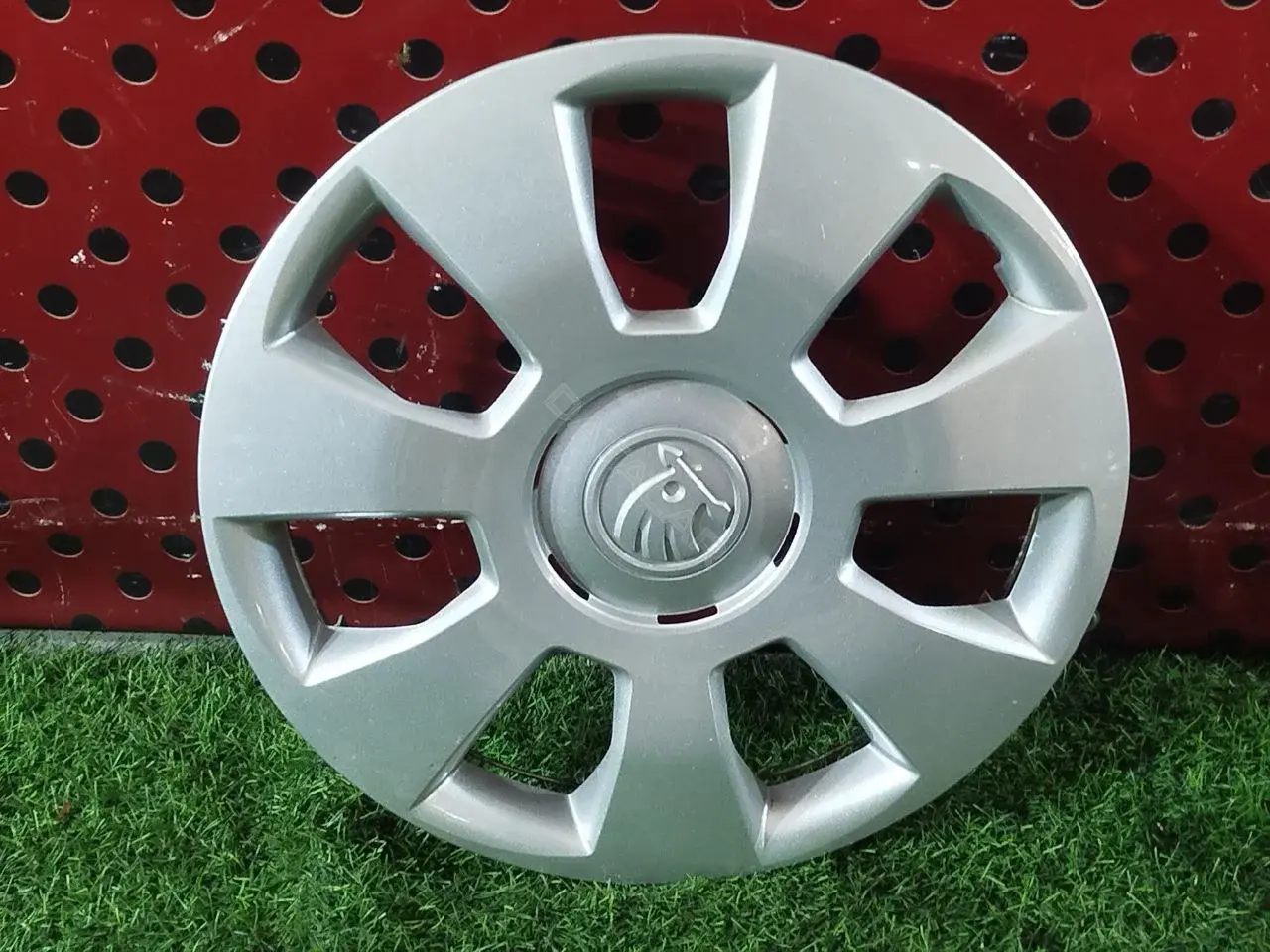 Колпаки на колеса 6V0601147