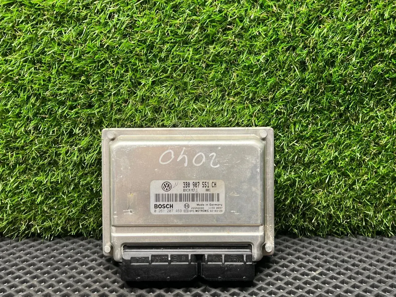 Блок управления двигателем 0 261 207 469, 3B0 907 551 CH