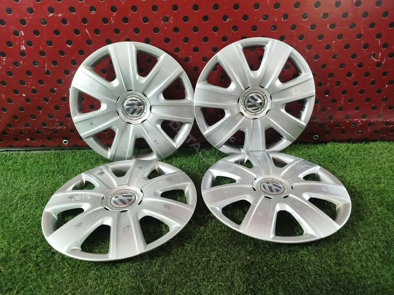 Колпаки на колеса 6R0601147