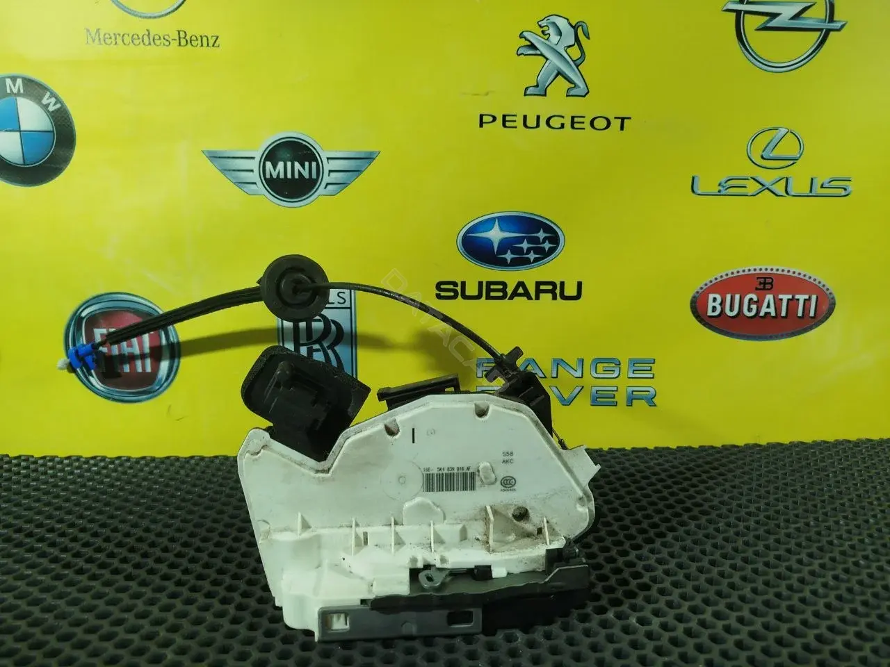 Замок двери 5K4 839 016 AF