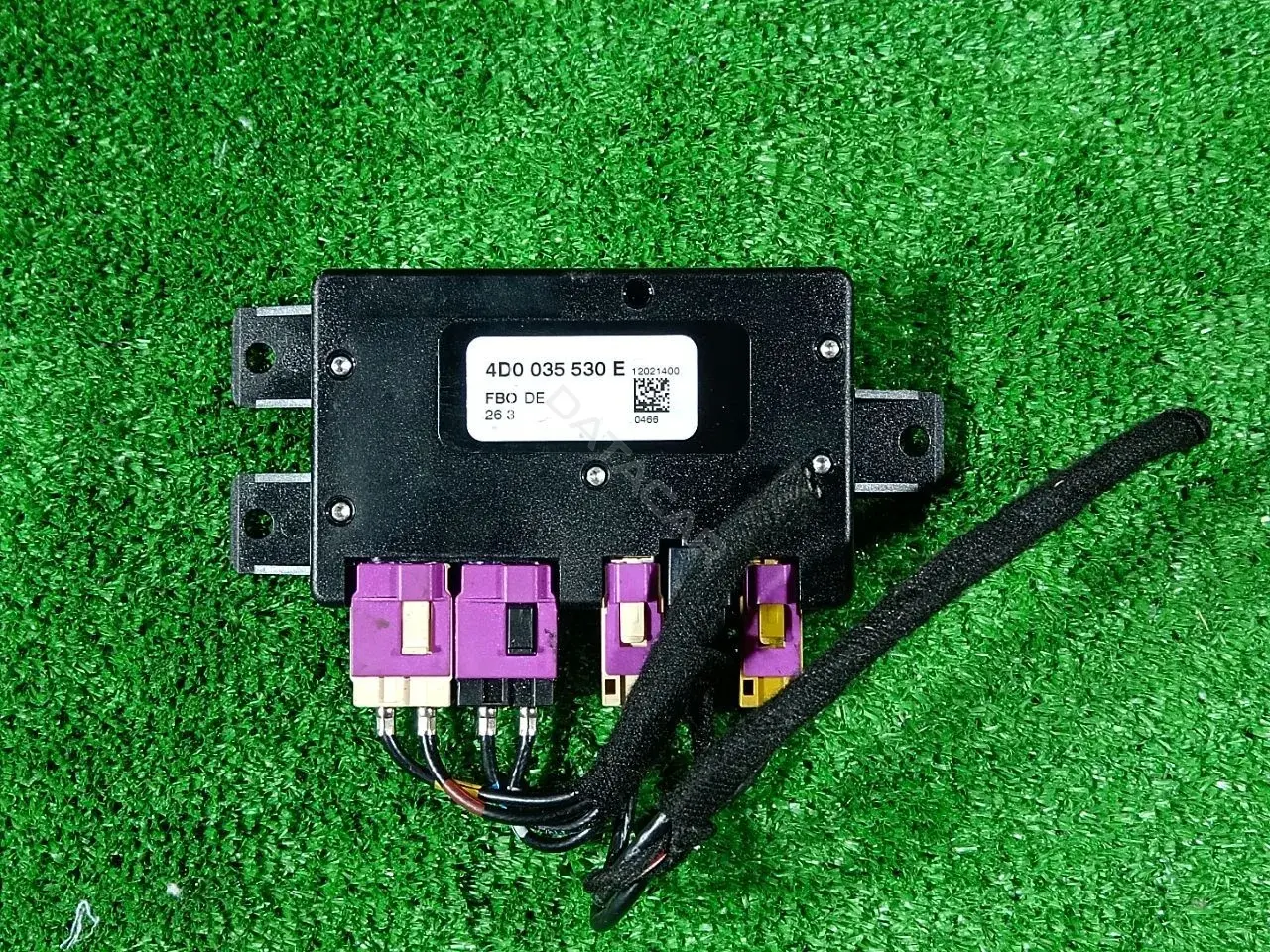 Усилитель антенны 4D0 035 530 E