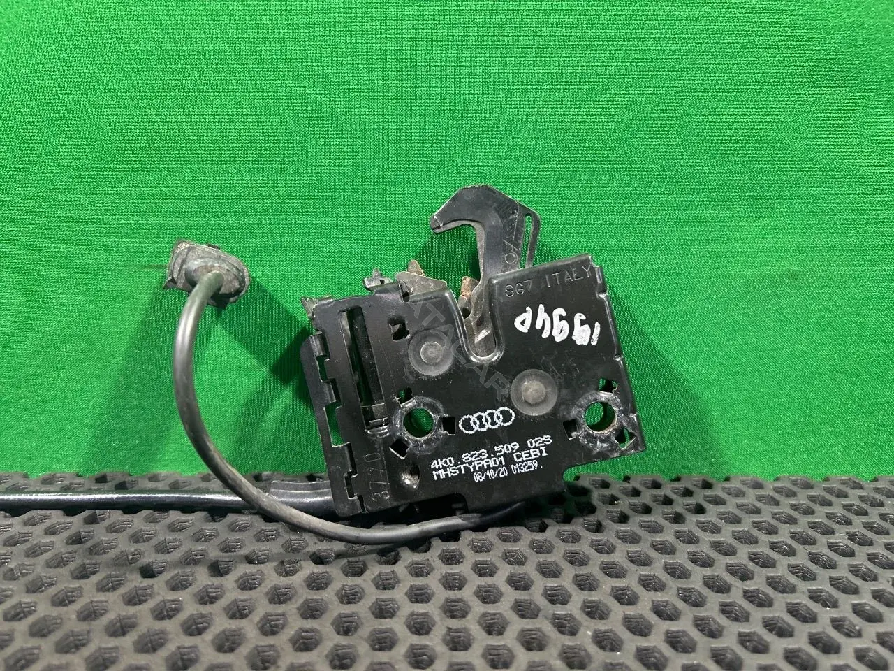Замок капота 4K0 823 509 02S
