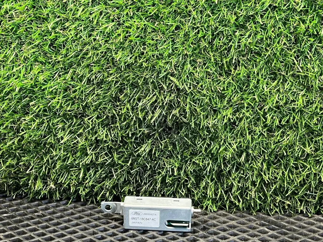 Усилитель антенны 6M2T18C847AC