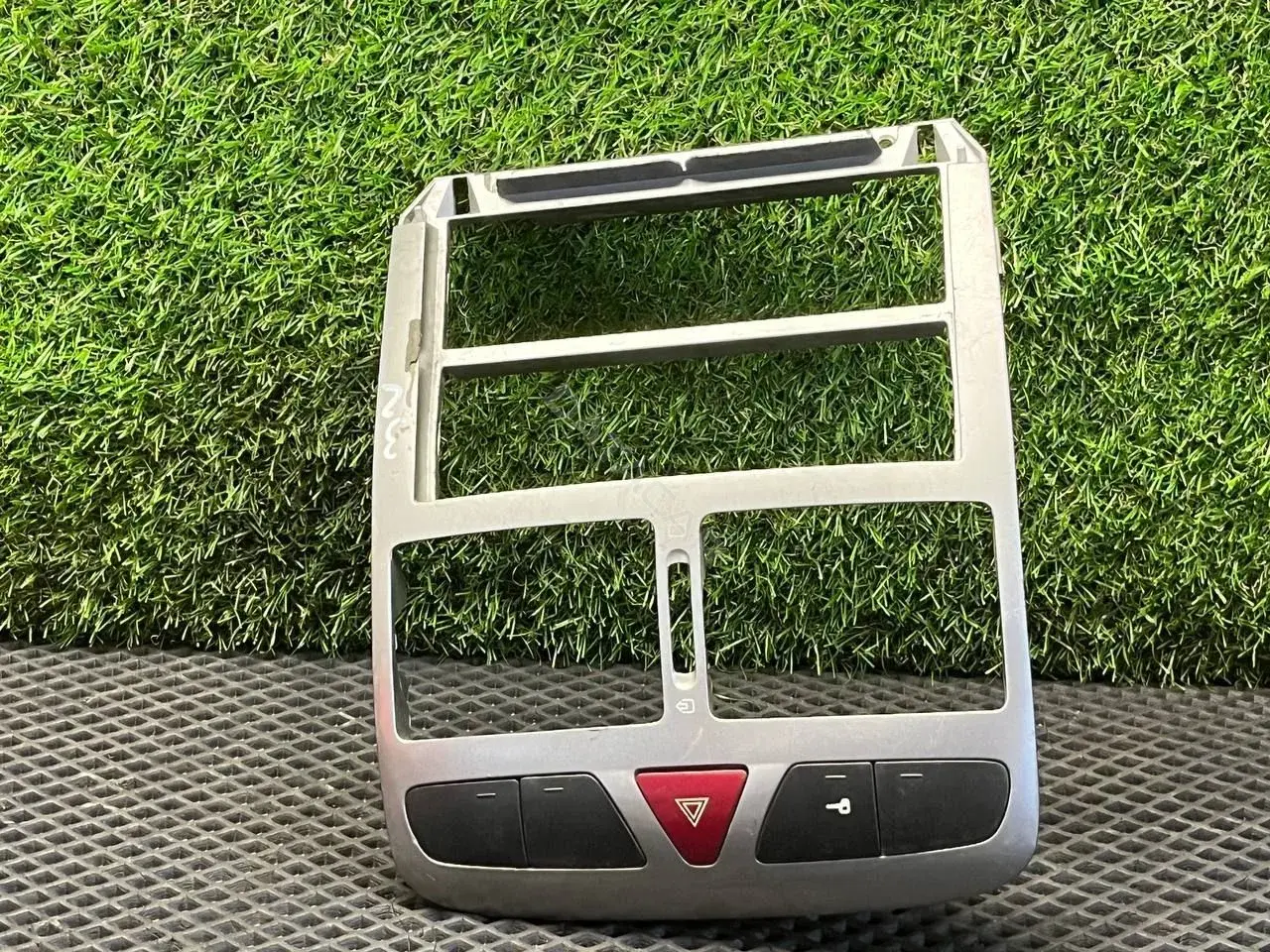 Рамка под магнитолу M29500