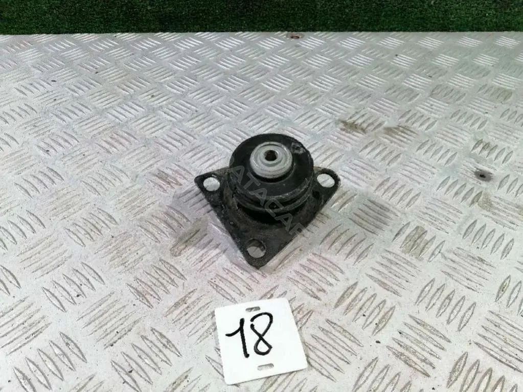 Сайлентблок рычага 4A0399419