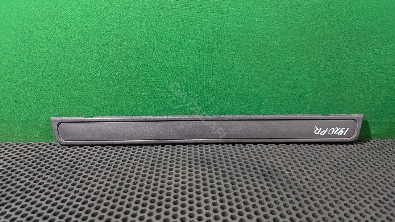 Накладка на порог 94060FG060, 94060FG070