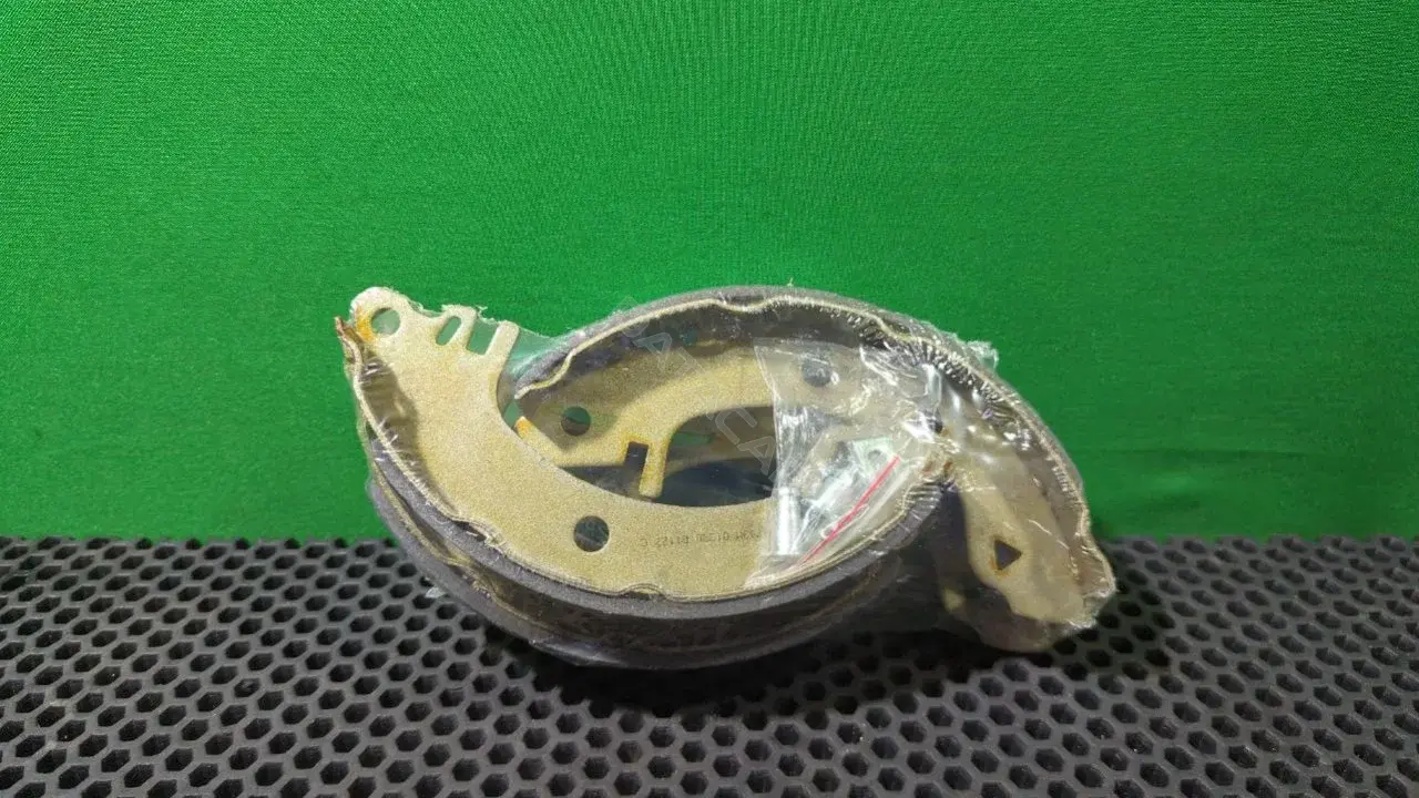 Тормозные колодки 04790