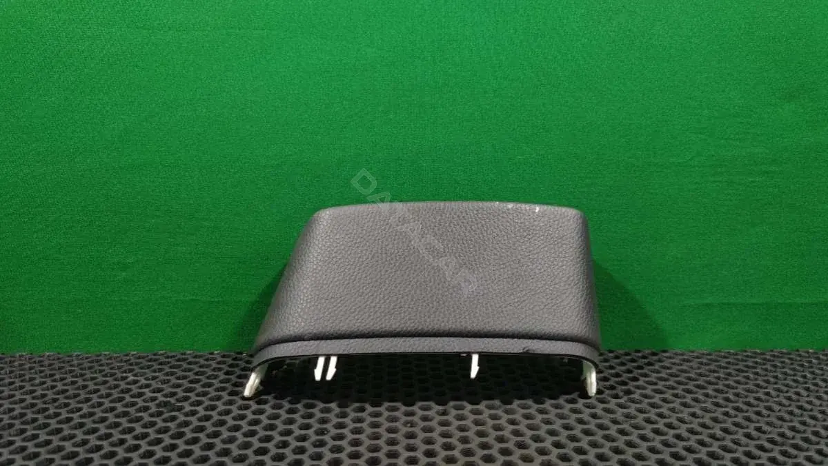 Обшивка стойки центральной 3D0 867 664