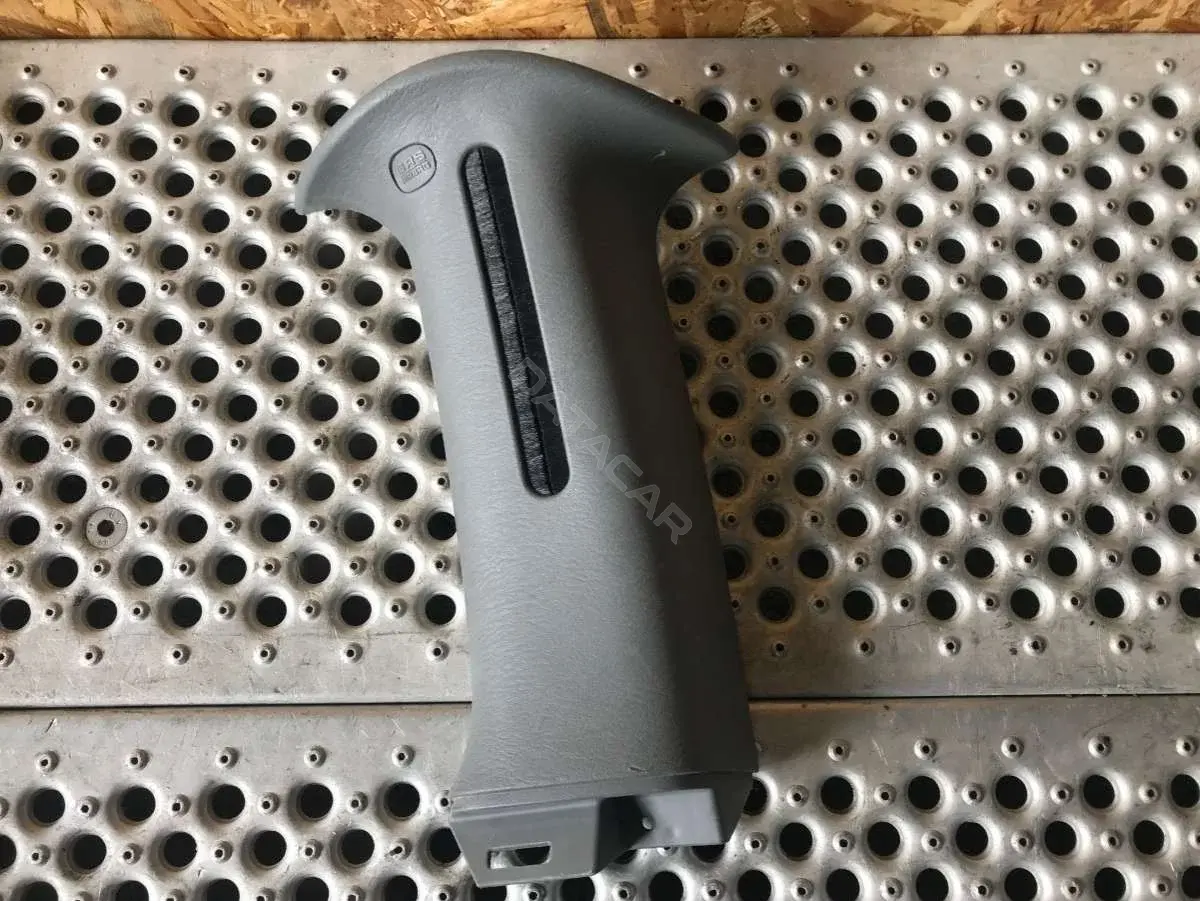 Обшивка стойки задней 05028278, 0UA60TRMAB