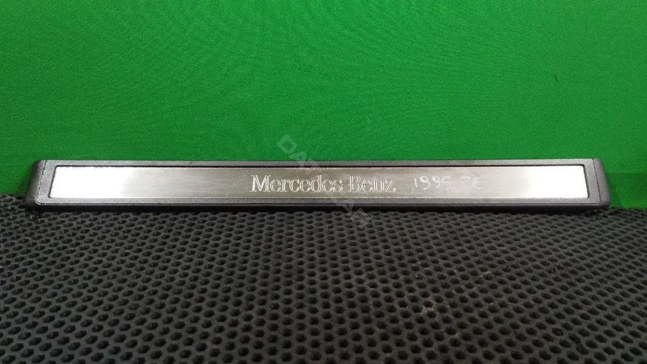 Накладка на порог A2116801435