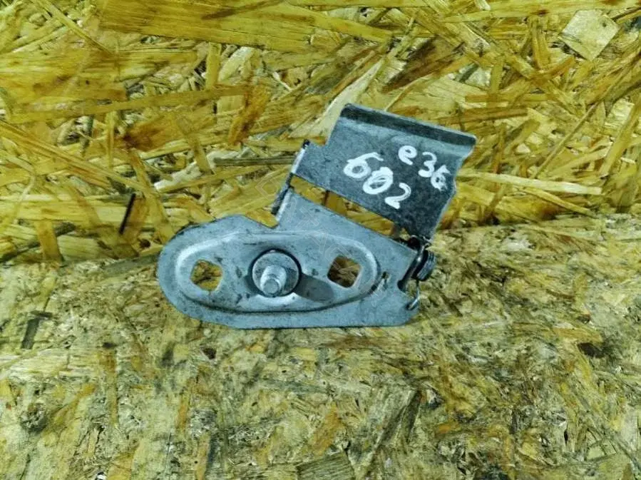 Замок капота 057221