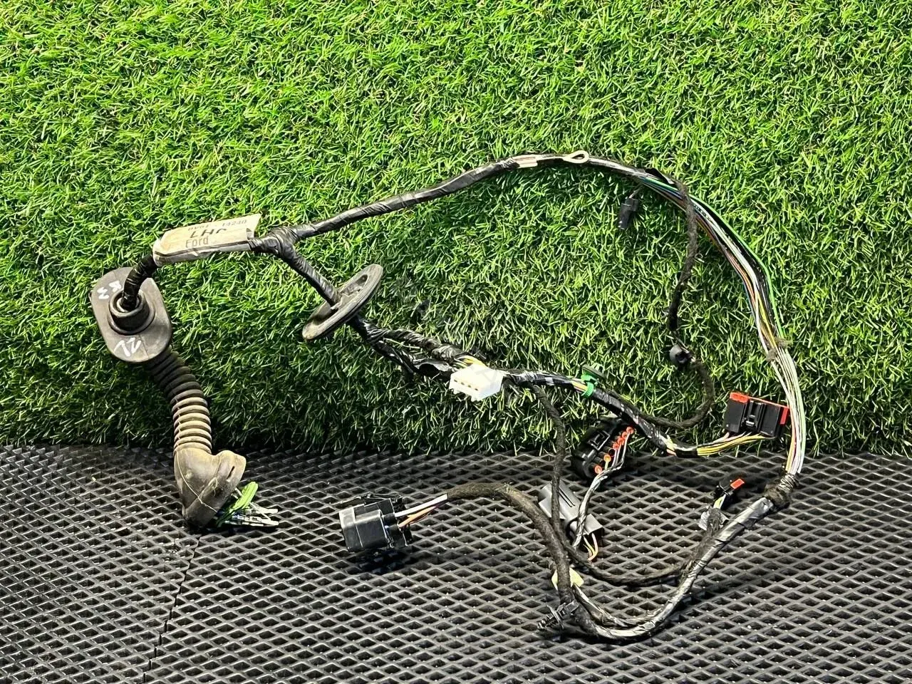 Проводка двери BV6T14240