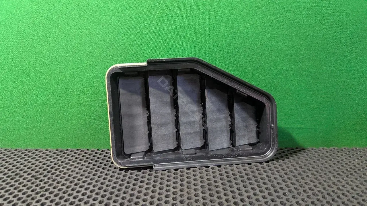 Решетка вентиляции кузова DT11 V280B62 AA