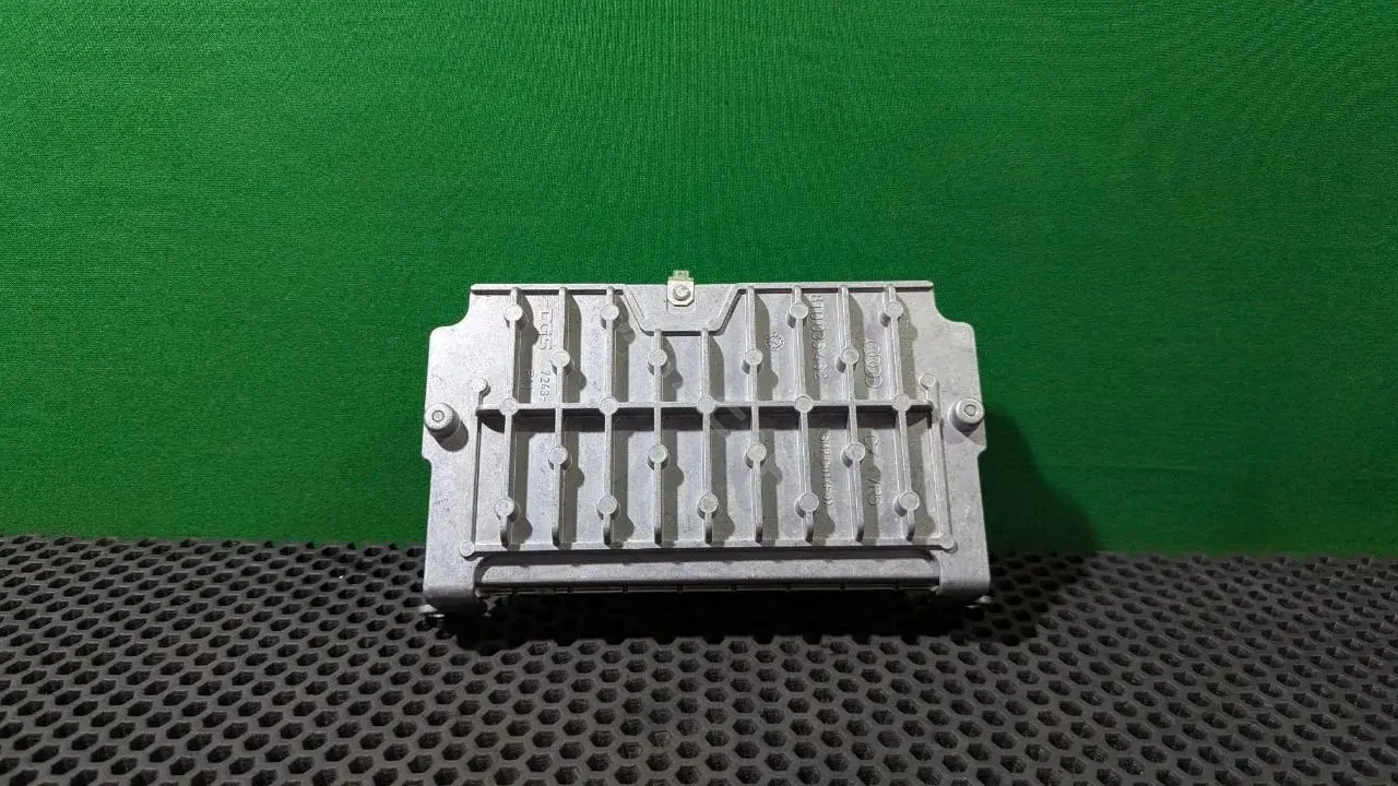 Блок управления радио 8T0 035 462