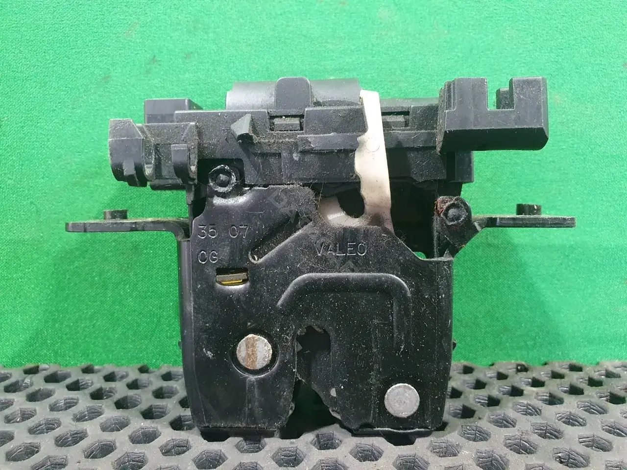 Замок крышки багажника 4R 83-43200