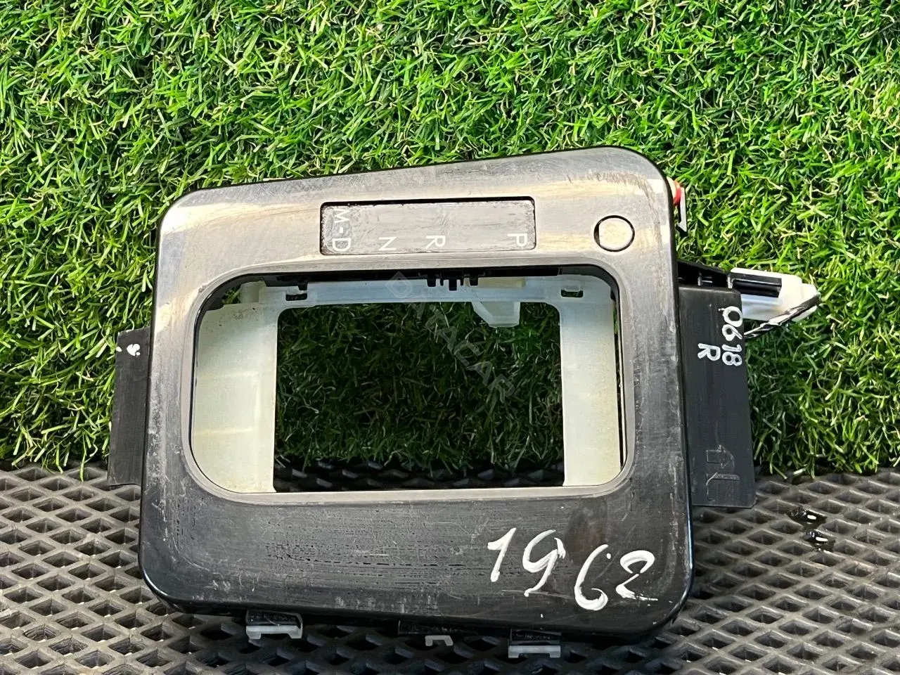 Накладка декоративная центральной консоли C6470SG