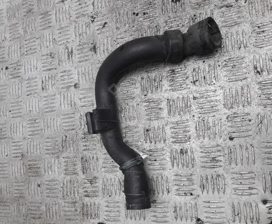 Патрубки системы охлаждения 8d0121101ad