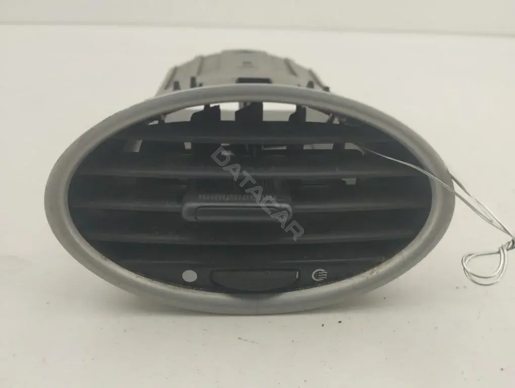 Дефлектор обдува салона 4M51A041L21AD