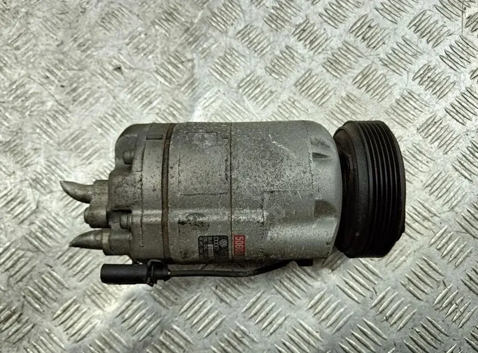 Компрессор кондиционера 1J0820803G