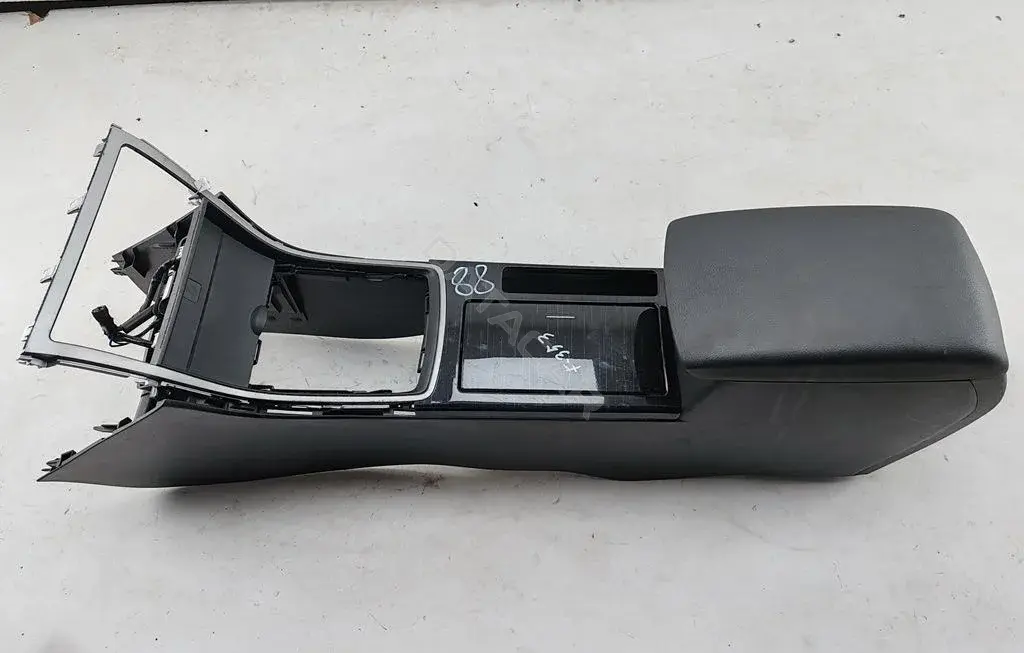 Подлокотник GS1D644441