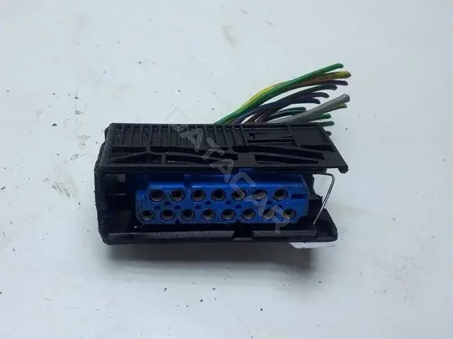 Разъем (фишка) проводки 8d0971943