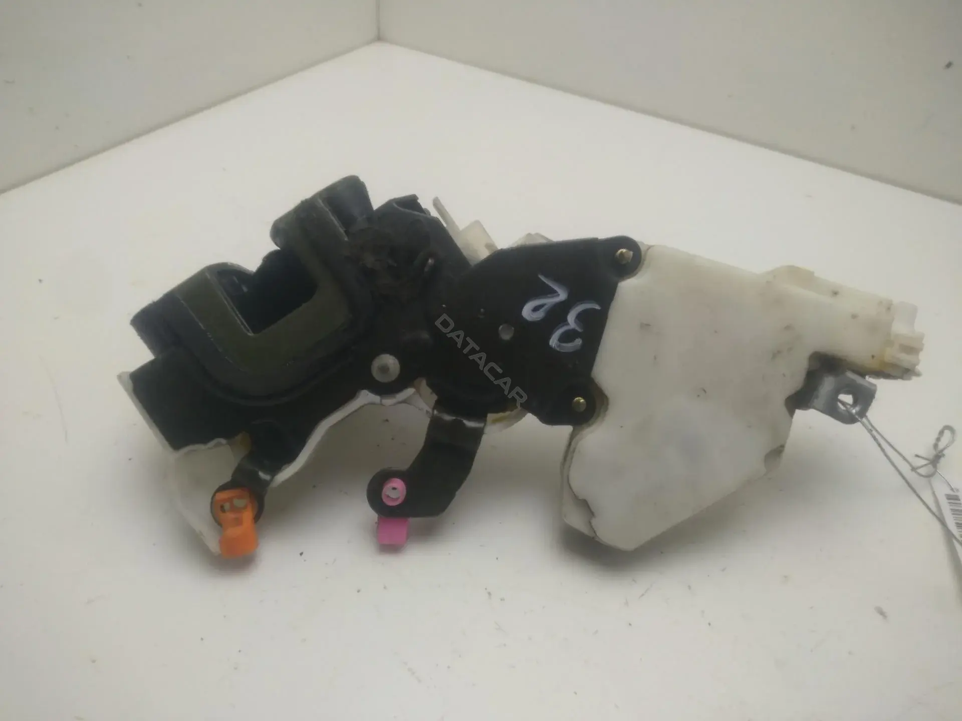 Замок двери 8255261001