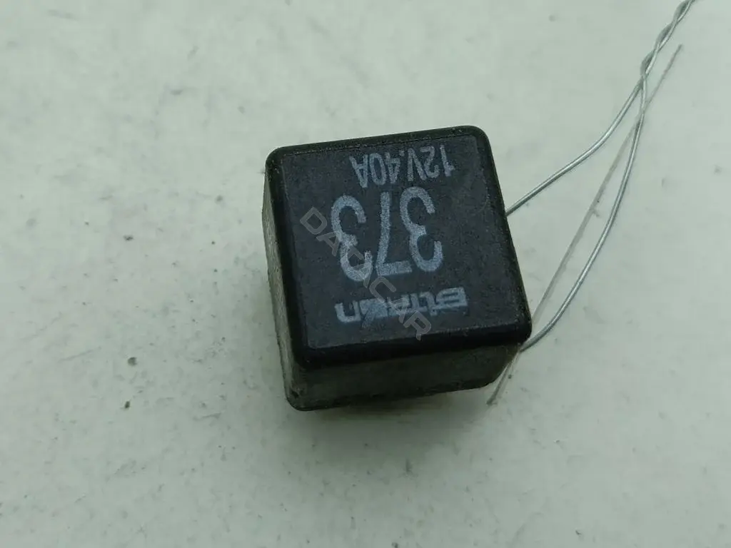 Реле топливного насоса 8D0951253A