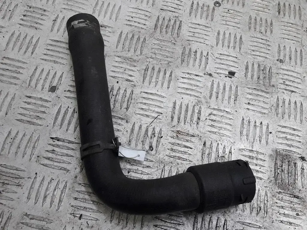 Патрубки системы охлаждения 8d0121101k