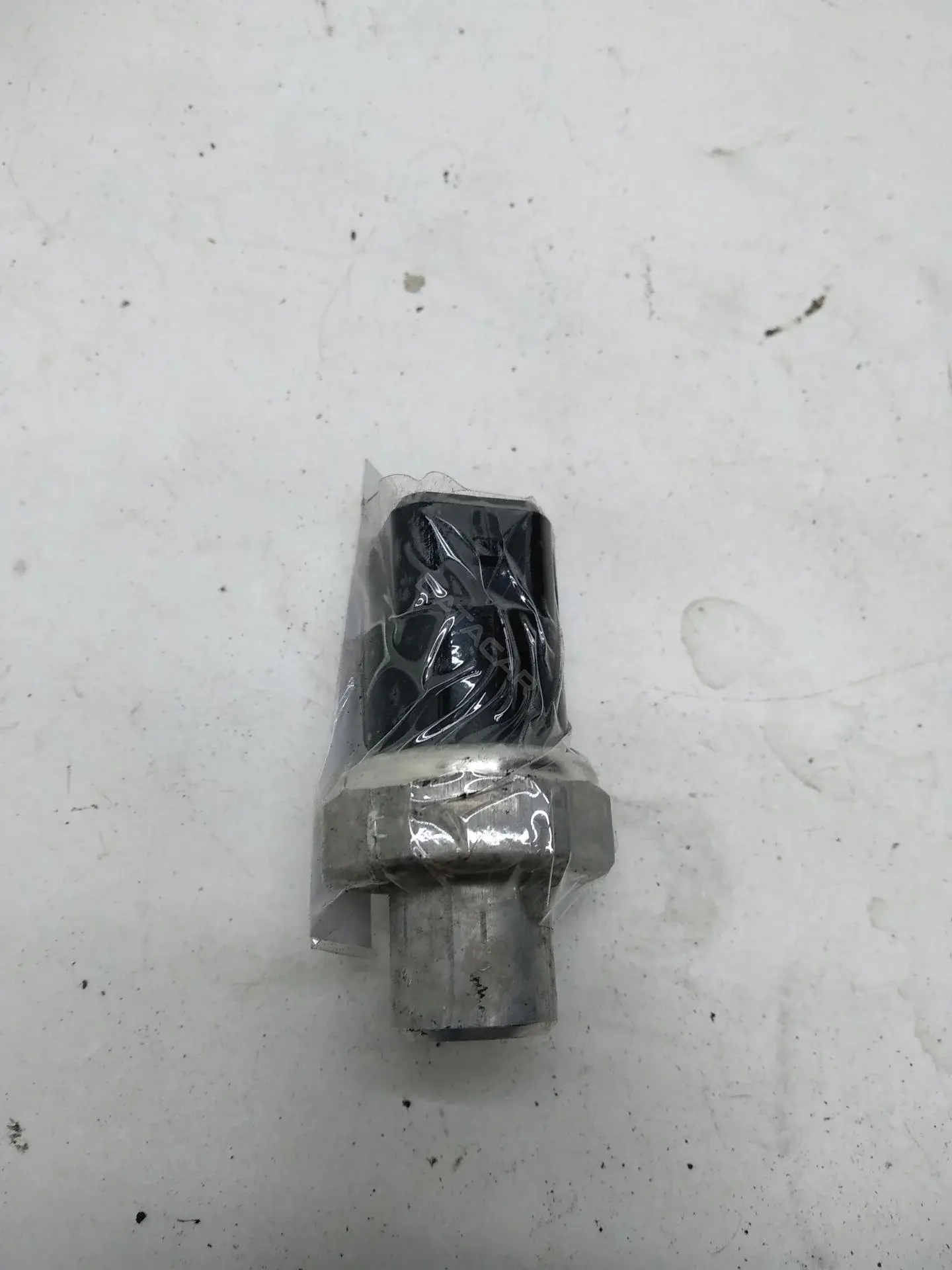 Датчик давления кондиционера 8d0959482b