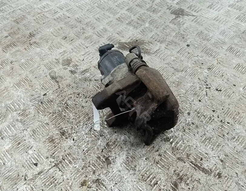Суппорт тормозной 54730981