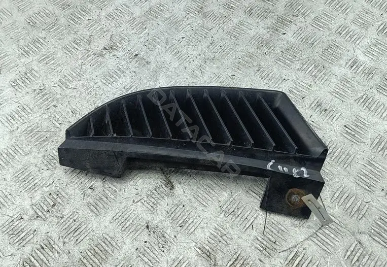 Решетка радиатора MN127773