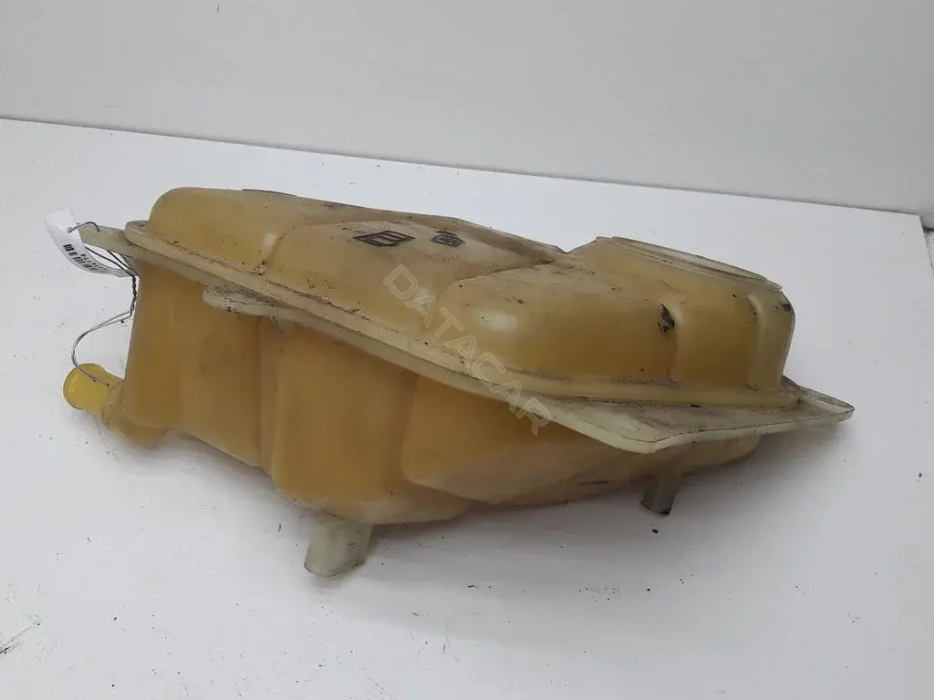 Расширительный бачок 8d0121403