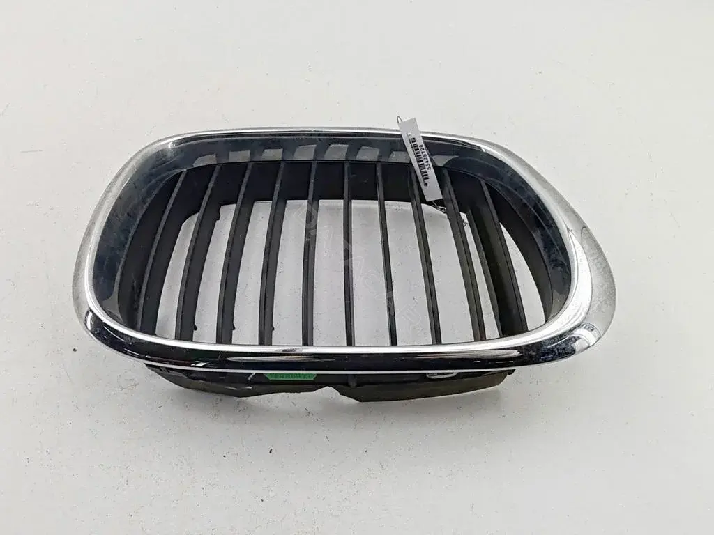 Решетка радиатора 81593140