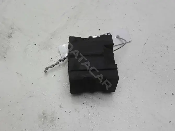 Кронштейн радиатора 8d0260425