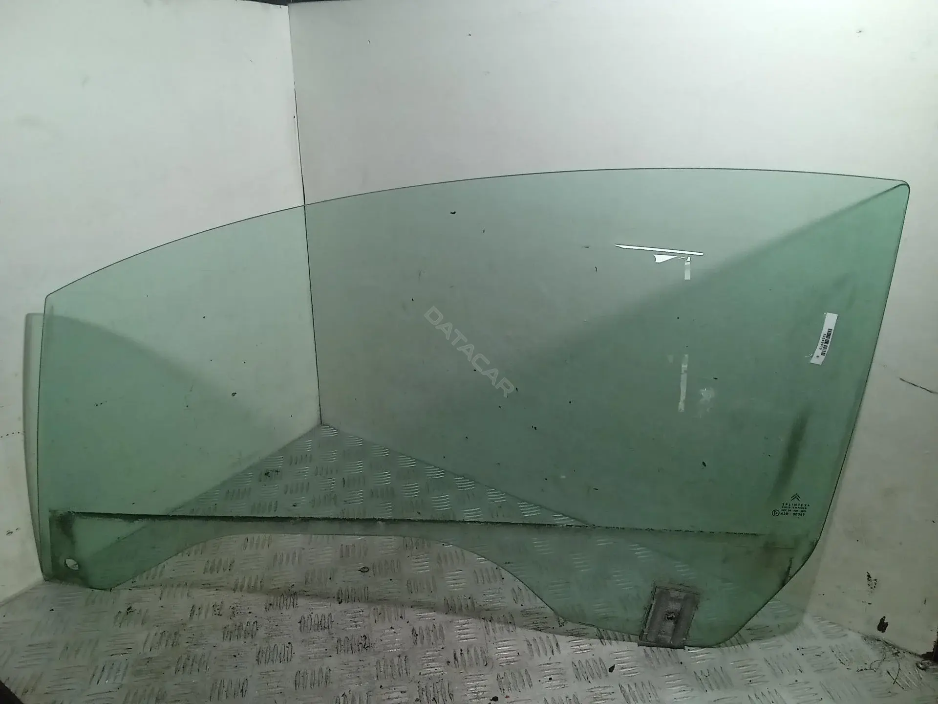 Стекло двери 00009201C1