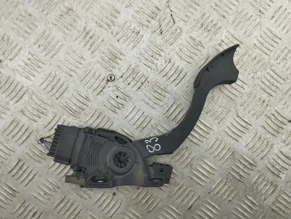 Педаль газа 6G929F836RC