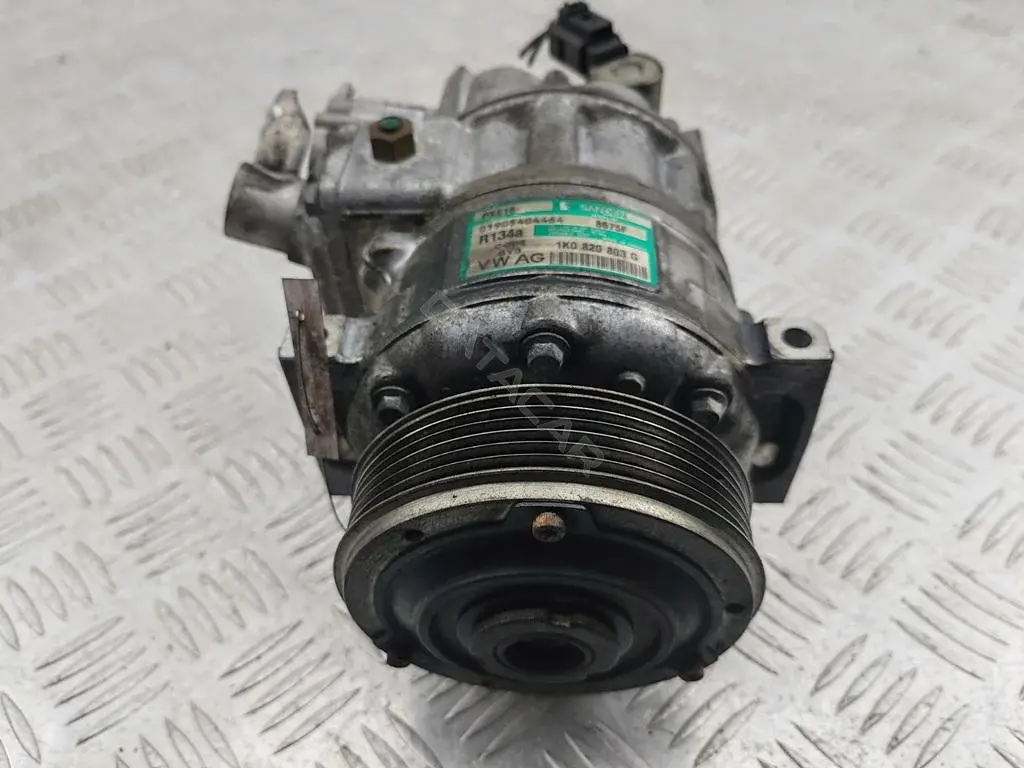 Компрессор кондиционера 1K0820803G