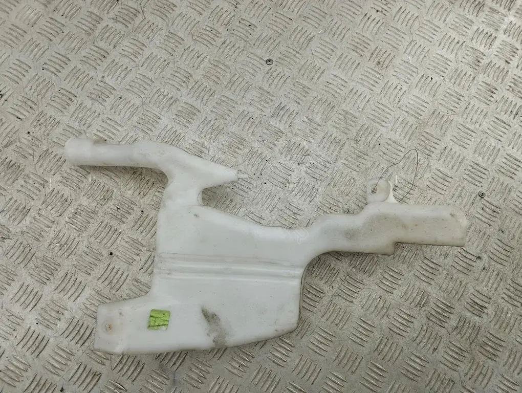 Бачок омывателя 8A6117B613AF