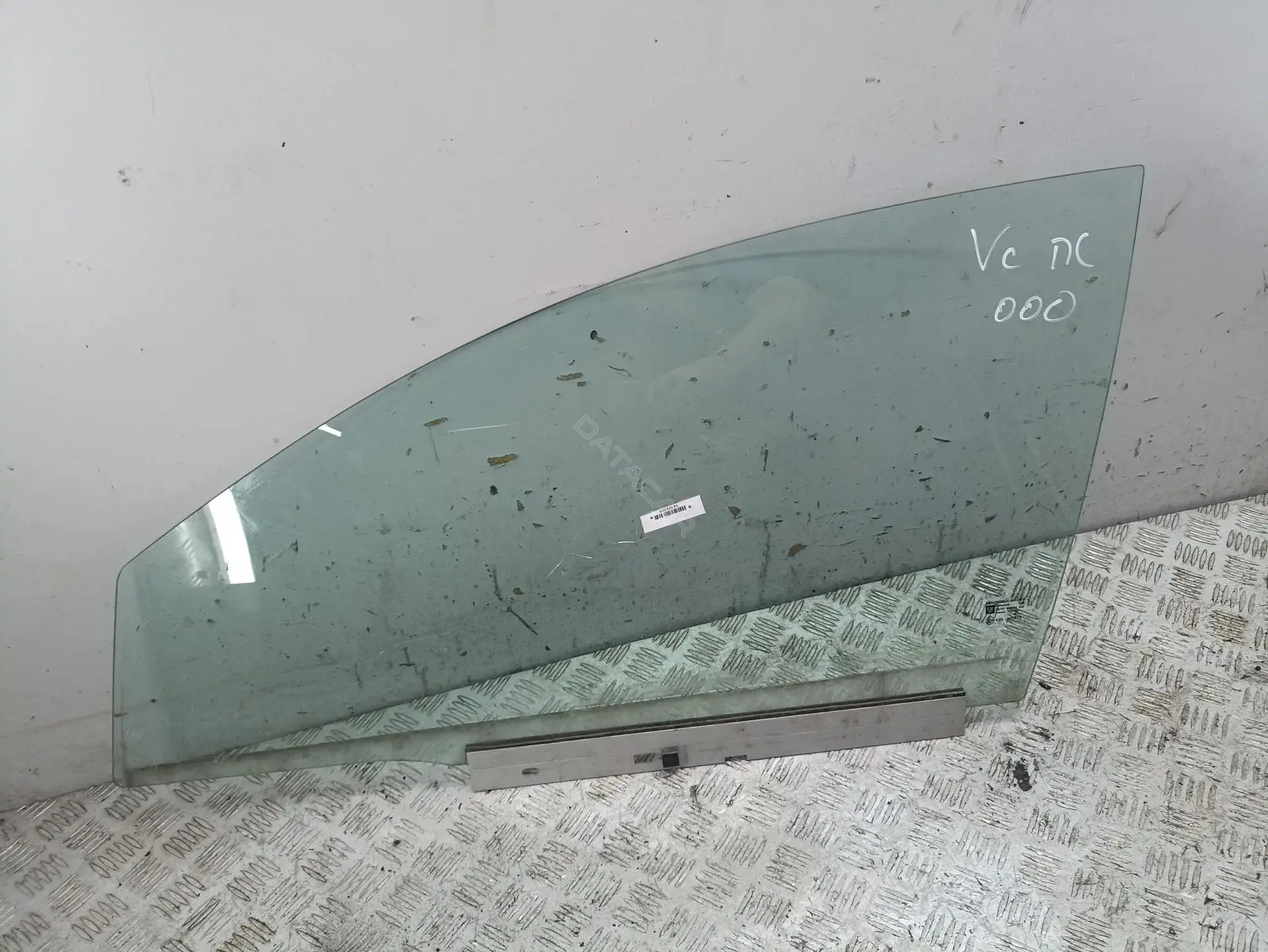 Стекло двери 54302000