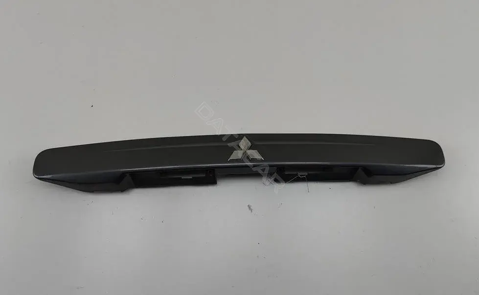 Фонарь подсветки номерного знака MR245529