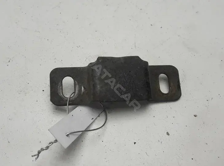 Кронштейн радиатора 4d0260427