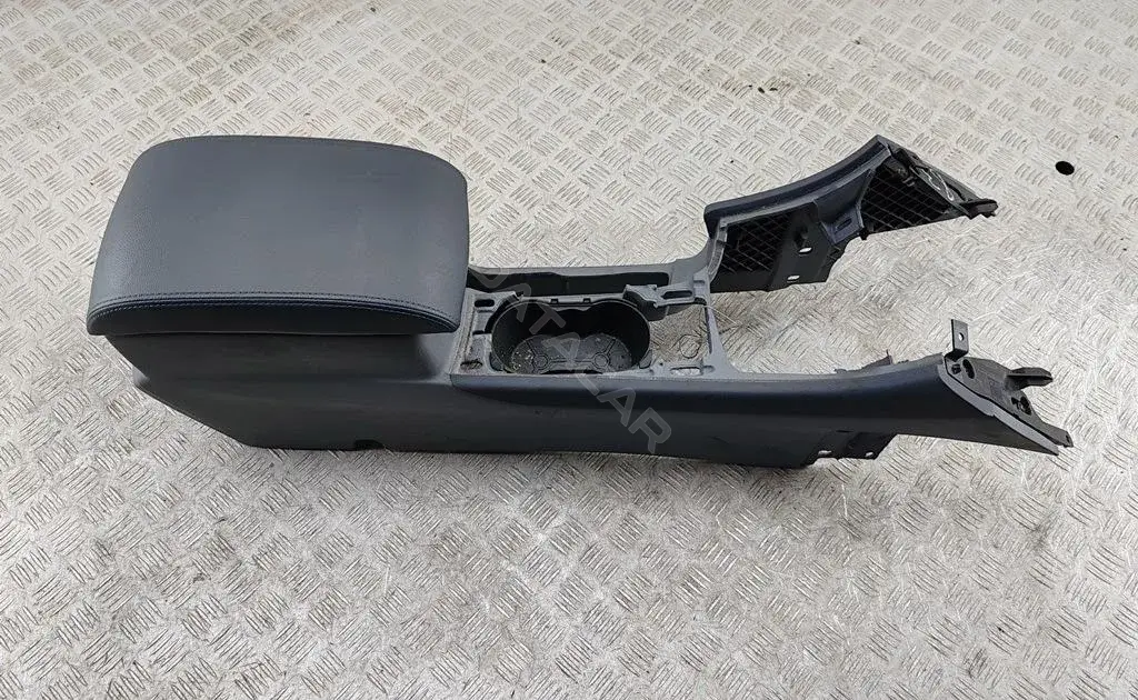 Консоль салона (центральная часть) 7S71A045A20