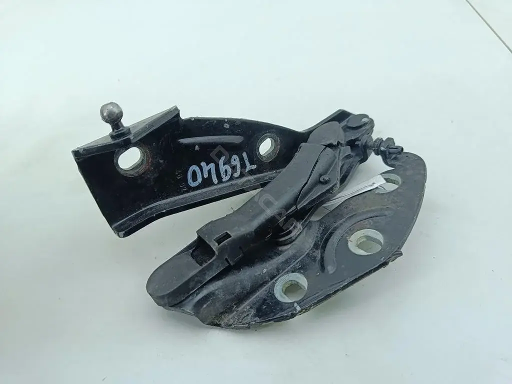 Петля капота 3D0823302D