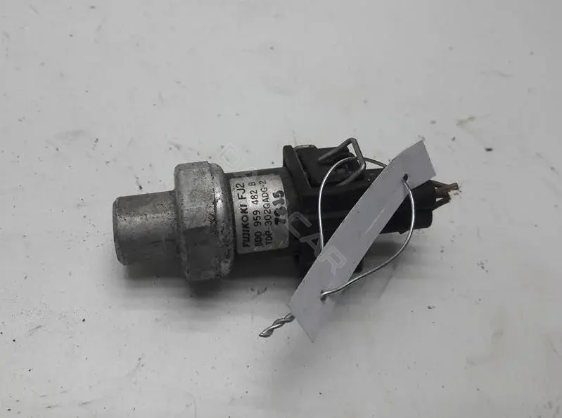 Датчик давления кондиционера 8d0959482