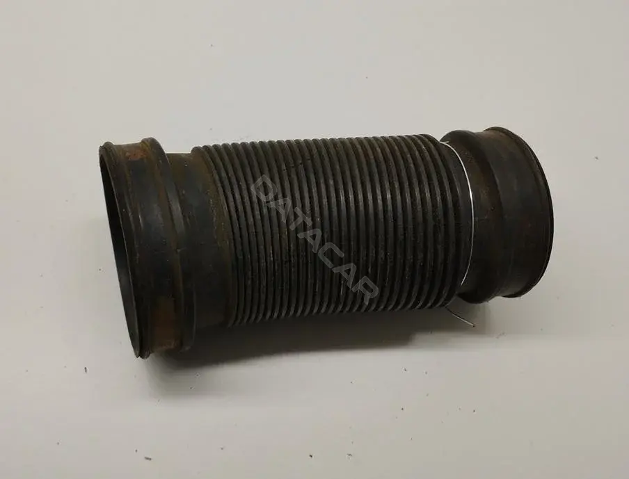 Патрубок воздушный 8D0129627