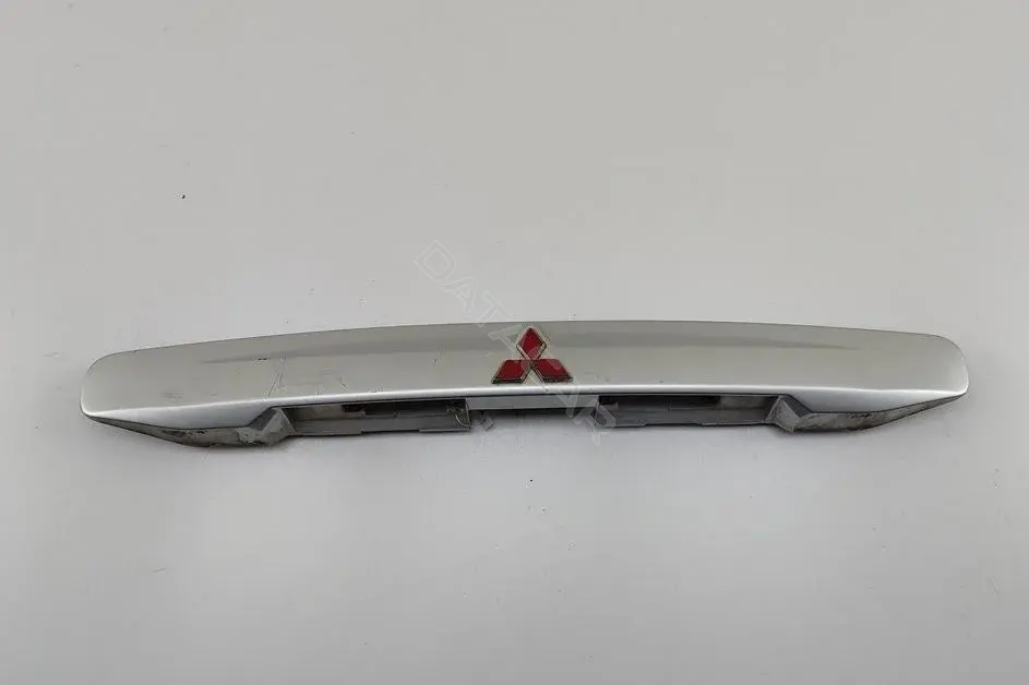 Фонарь подсветки номерного знака MR245529